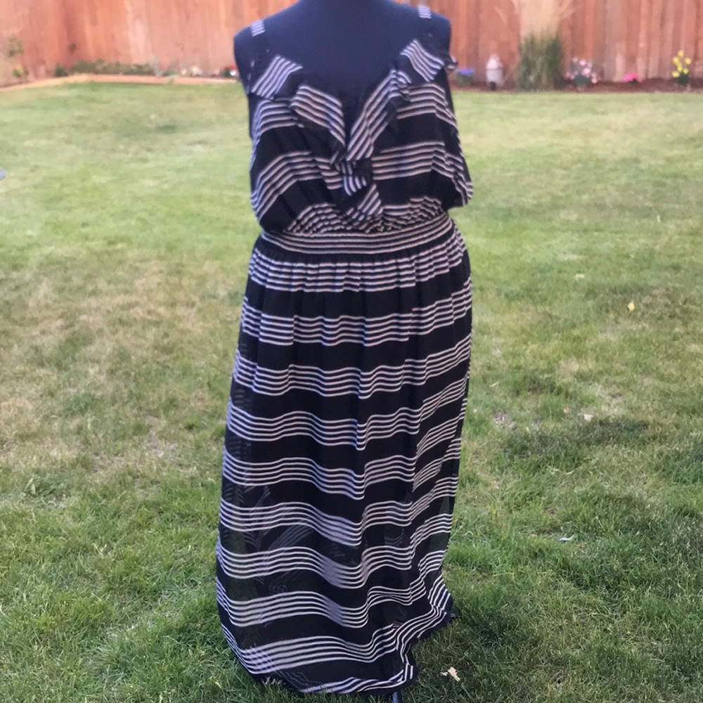 Beautiful Black grayish/white striped Sundress 4x